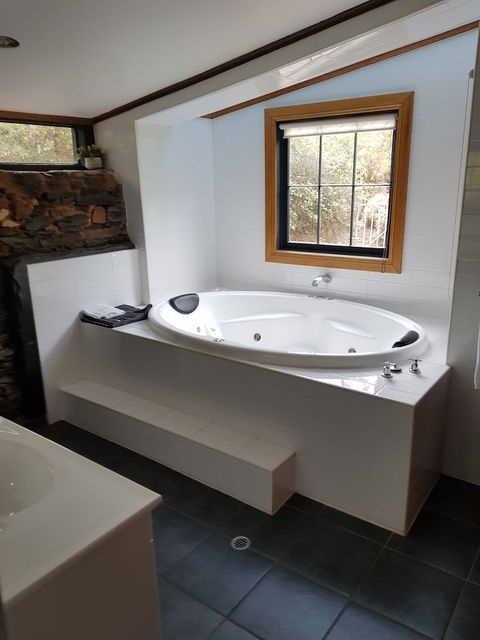 William Hunts Retreat Cypress Studio - Sydneys Hotel 5