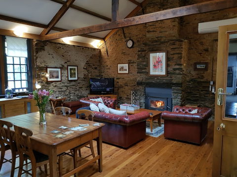 William Hunts Retreat Cypress Studio - Sydneys Hotel 1