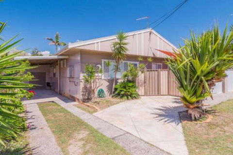 Yamba Daze Sunrise Pet Friendly - Sydneys Hotel 3
