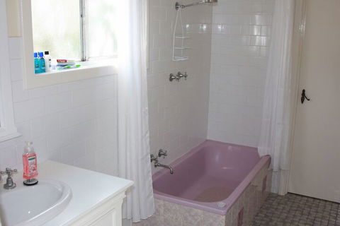 Archery Road Estate - Sydneys Hotel 4