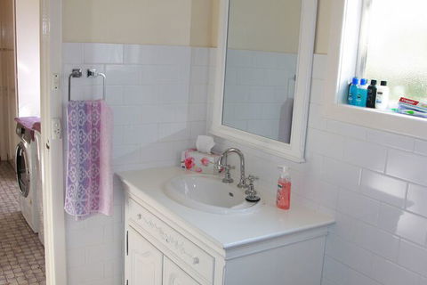 Archery Road Estate - Sydneys Hotel 1