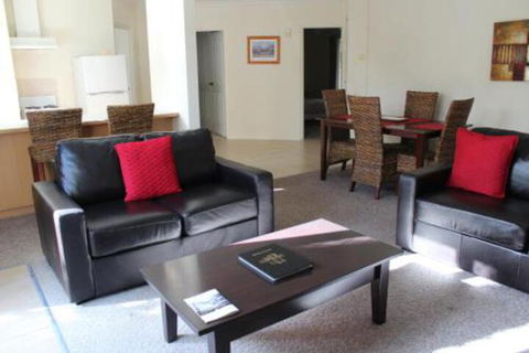 Golden Rivers Holiday Apartments - Sydneys Hotel 7