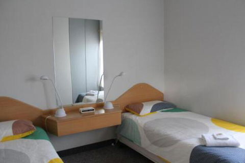 Golden Rivers Holiday Apartments - Sydneys Hotel 5