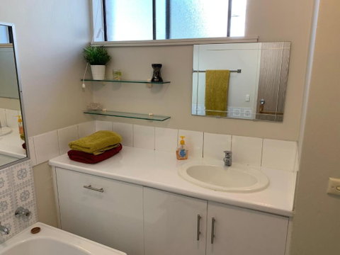 Hurstville Home With A View Comfort & Style - Sydneys Hotel 1