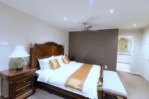 Pride Leisure Tudor House - Sydneys Hotel 4
