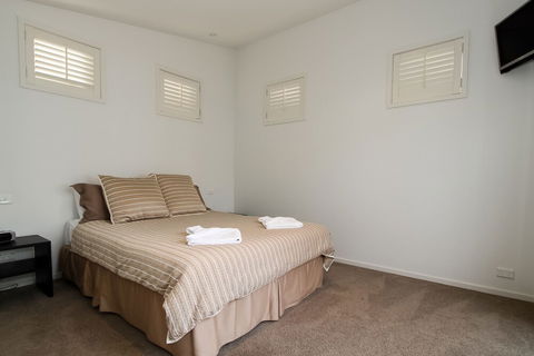 Aqua Luna - Sydneys Hotel 1