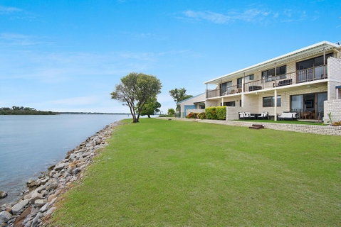 Peninsula Court 5 - Sydneys Hotel 0
