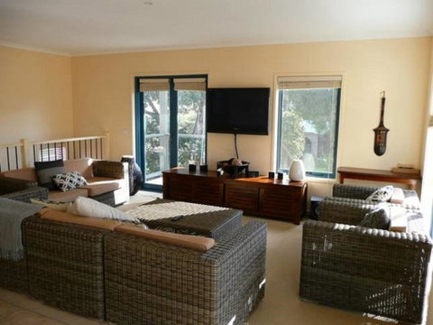 Kava Villa Cowes - Sydneys Hotel 1
