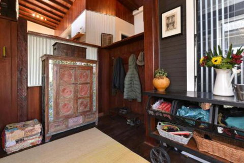 Millfield Eco Lodge With Views & Inside / Outside Hangouts - Sydneys Hotel 4