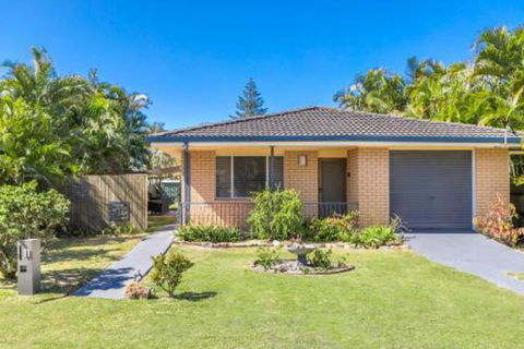A SWEET ESCAPE Carefree Beach Home - Sydneys Hotel 0