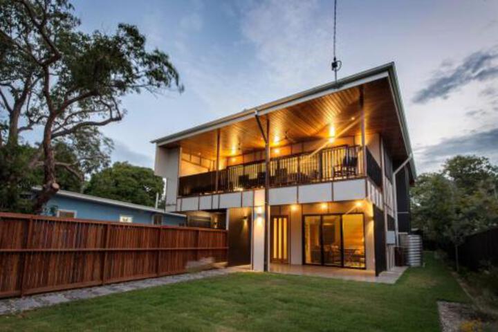 North Stradbroke Island QLD Sydneys Hotel