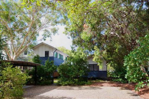 91 Tramican Aquamarine - Sydneys Hotel 0