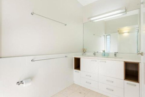 7 Roseby Court - Sydneys Hotel 3