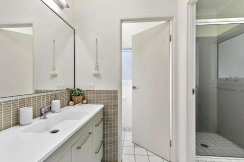 Grevillea - Sydneys Hotel 7