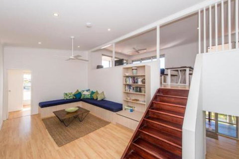 31 George Nothling Drive - Sydneys Hotel 3