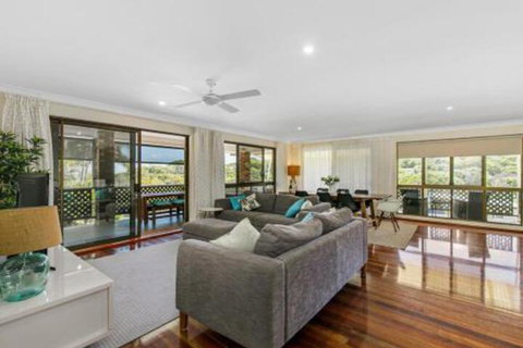 33 George Nothling Drive - Sydneys Hotel 0