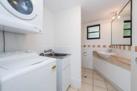 Cylinder Cove Unit 6 - Sydneys Hotel 3