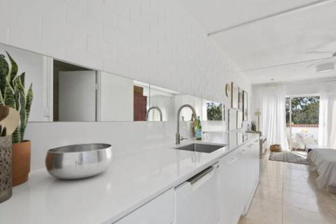23a At The Islander - Sydneys Hotel 0