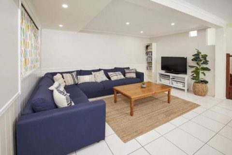 Straddie House - Sydneys Hotel 7