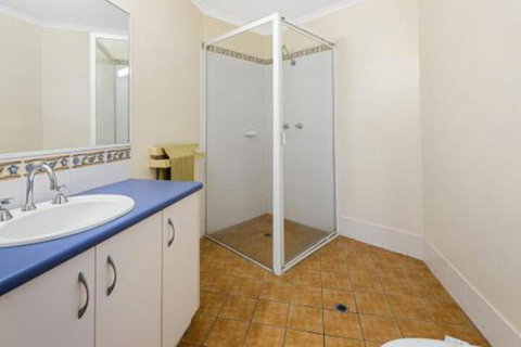 A Turtle House - Sydneys Hotel 2