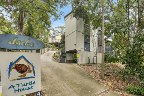 A Turtle House - Sydneys Hotel 4