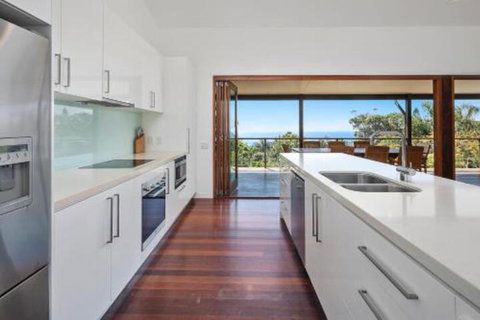 112 Tramican Street - Sydneys Hotel 4