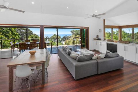 112 Tramican Street - Sydneys Hotel 2