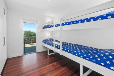 112 Tramican Street - Sydneys Hotel 6