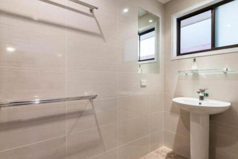 19a George Nothling Drive - Sydneys Hotel 4