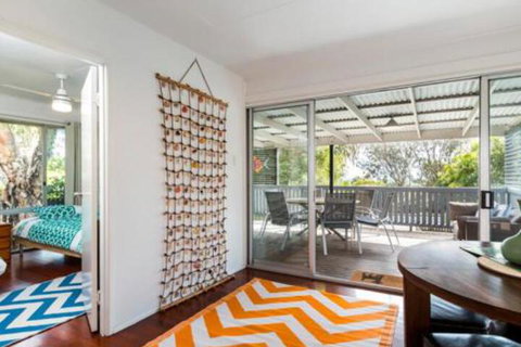Murdoch - Sydneys Hotel 7