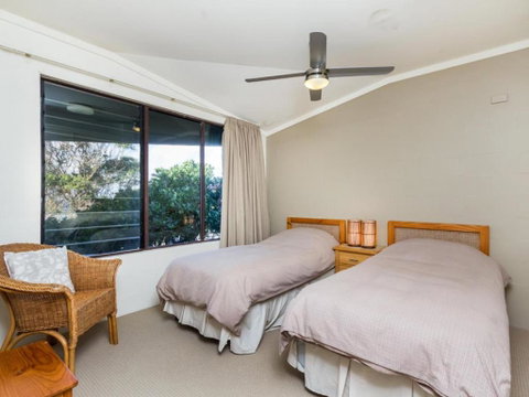 McLeod - Sydneys Hotel 5