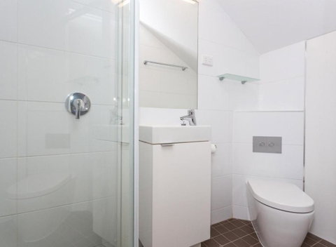 McLeod - Sydneys Hotel 3