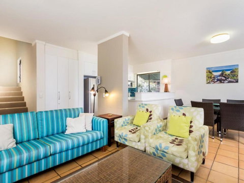 McLeod - Sydneys Hotel 4