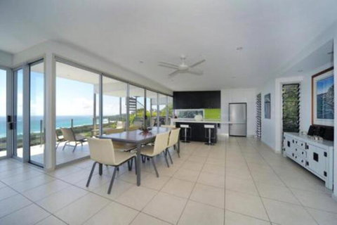 Oceanside 3 Bedrooms - Sydneys Hotel 2