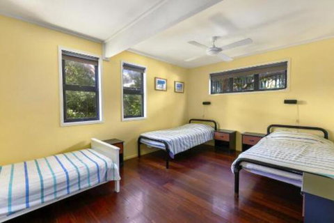 Coasting - Sydneys Hotel 5