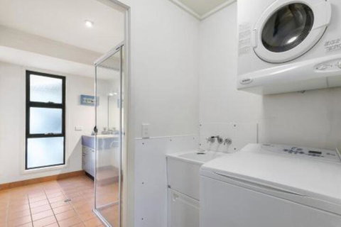 Coasting - Sydneys Hotel 3