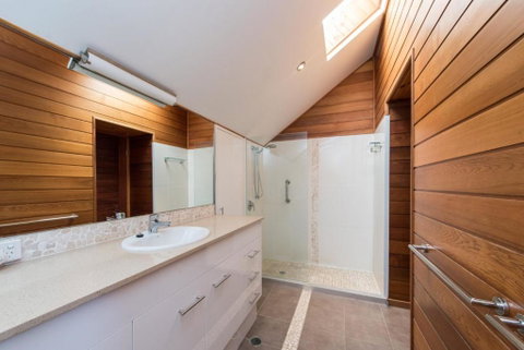 52 Tramican Street - Sydneys Hotel 3