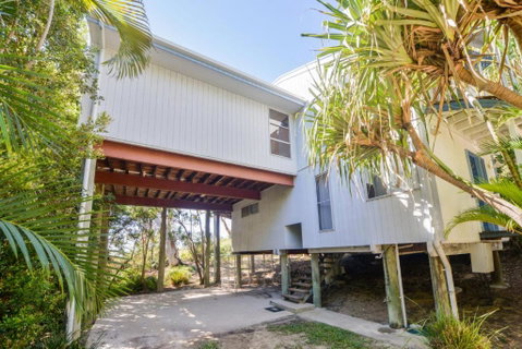 81 Tramican Street - Sydneys Hotel 6