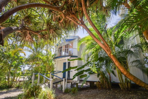 81 Tramican Street - Sydneys Hotel 4