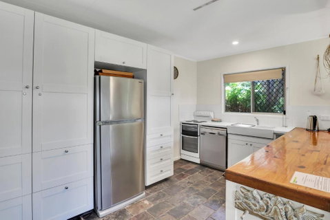 16 Bigoon Road - Sydneys Hotel 1