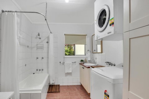 16 Bigoon Road - Sydneys Hotel 3
