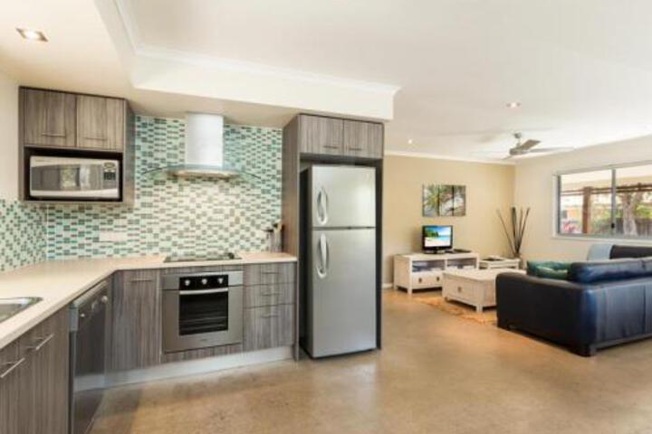 North Stradbroke Island QLD Sydneys Hotel