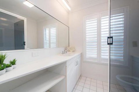 12 Merinda Crescent - Sydneys Hotel 2