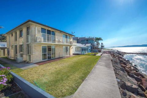 Alcheringa Unit 1 / 32 Sandy Point Road - Sydneys Hotel 0