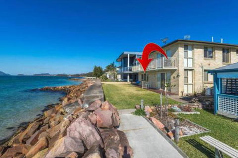 Alcheringa Unit 1 / 32 Sandy Point Road - Sydneys Hotel 2