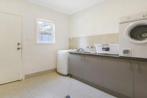 Redhaven House Spacious Quiet & Private - Sydneys Hotel 7
