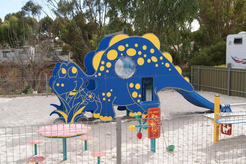 Ardrossan Caravan Park - Sydneys Hotel 5