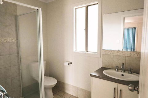 Ardrossan Caravan Park - Sydneys Hotel 6