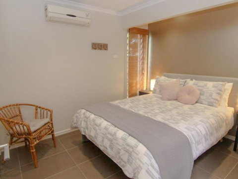 Two Sands Town House - Sydneys Hotel 4