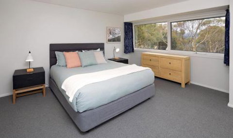 Silvertop Chalet - Sydneys Hotel 2